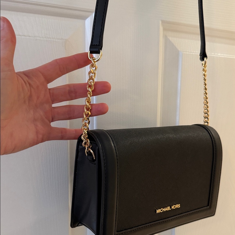 Michael Kors Elegant Black Crossbody Bag - Picture 4 of 8